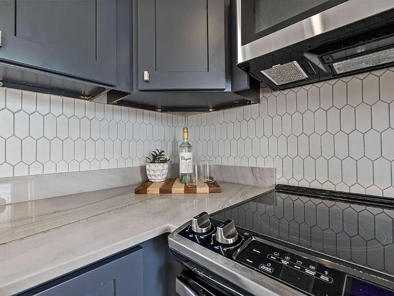 2506 1/2 E Columbus Dr — Photo 14