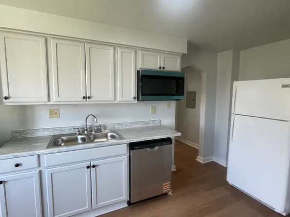 1823 Texas Ave APT 2, West Mifflin, PA 15122