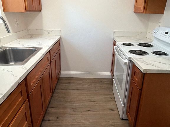 3rd image of 455 Esperanza Way #455
