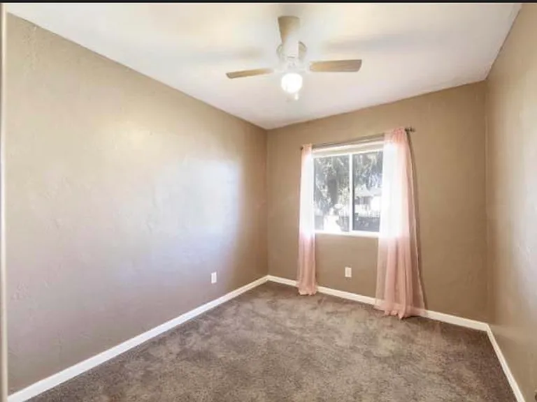 Mariposa Ave — Photo 4