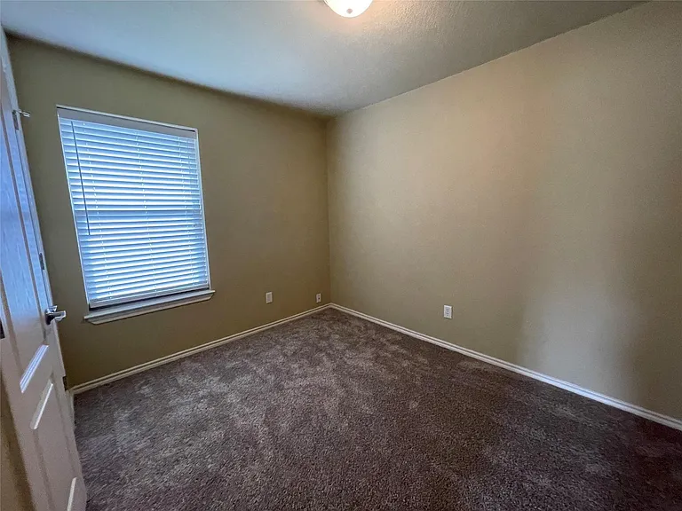 705 Rambling Ct — Photo 7