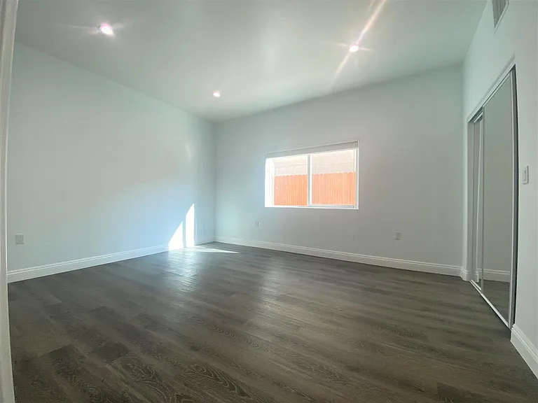 428 N Harvard Blvd — Photo 18