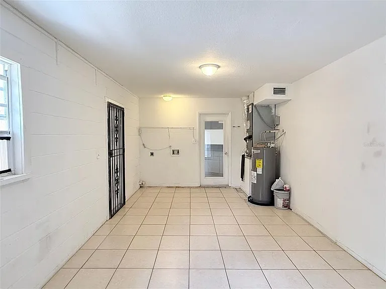 2615 E Curtis St — Photo 24