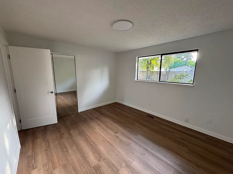 1165 Camas Ave NE — Photo 5