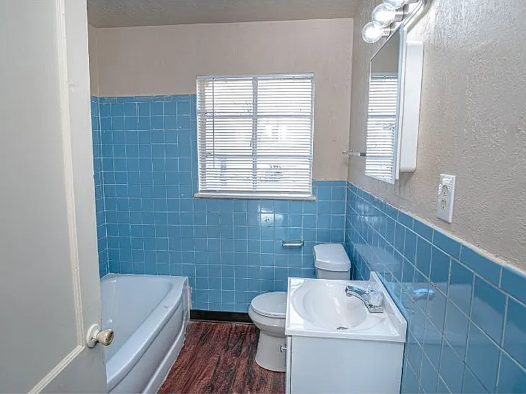 1003 Poinsettia — Photo 7