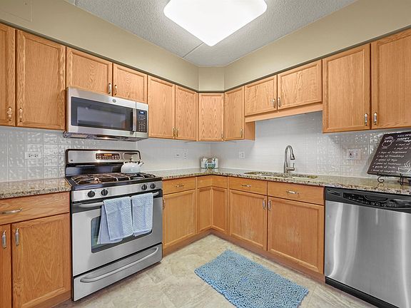 5th image of 1636 Ashland Ave Unit 305