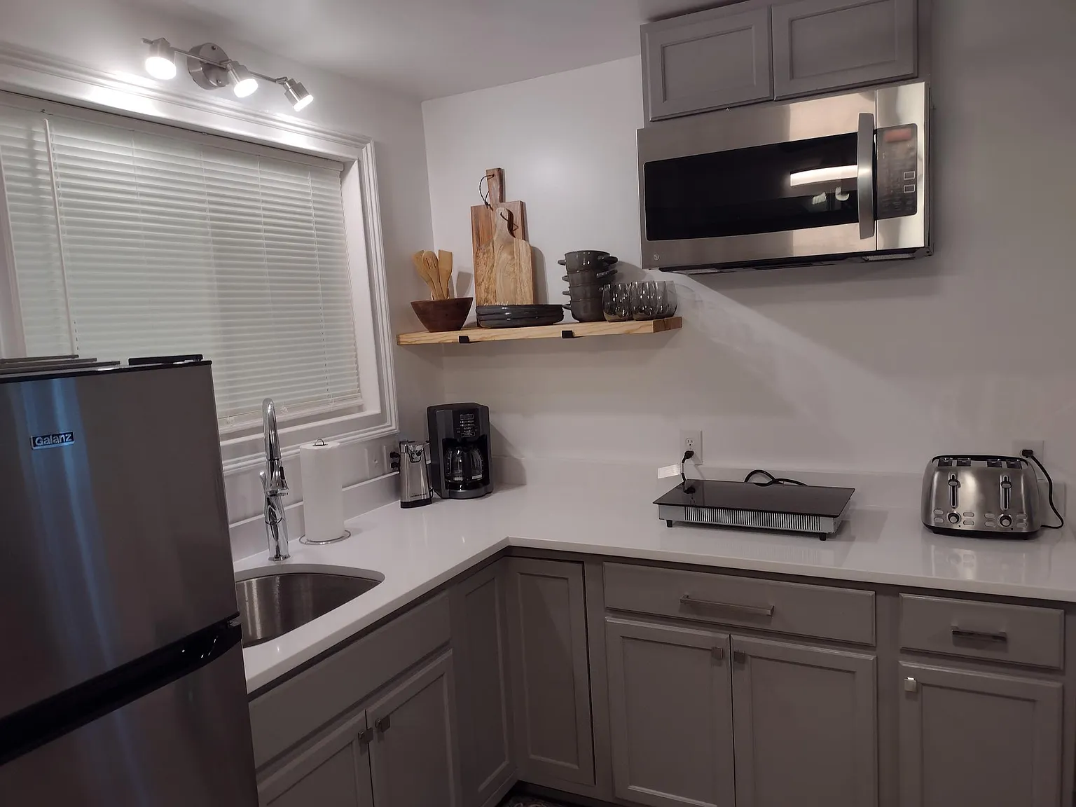 Studio, 483 sqft, $1,800 — Photo 2