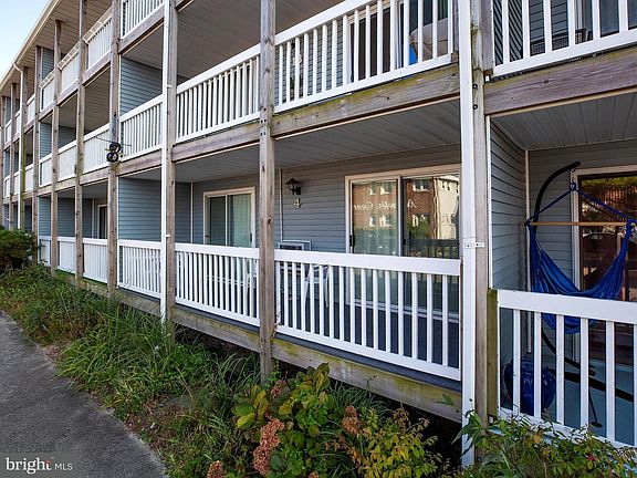 3rd image of 17 72nd St Unit 4