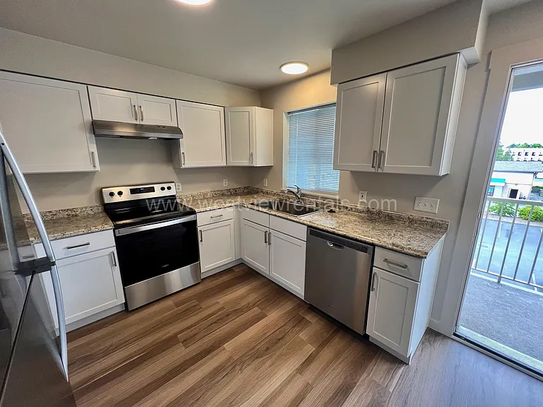 135-139 Prince Ave — Photo 165