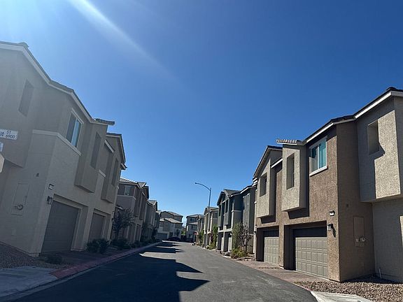 5th image of 2902 Hemi Orange Ave
