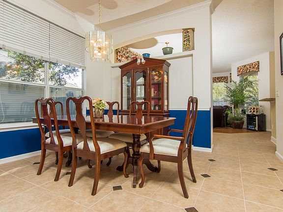 4th image of 1072 Flora Parke Dr