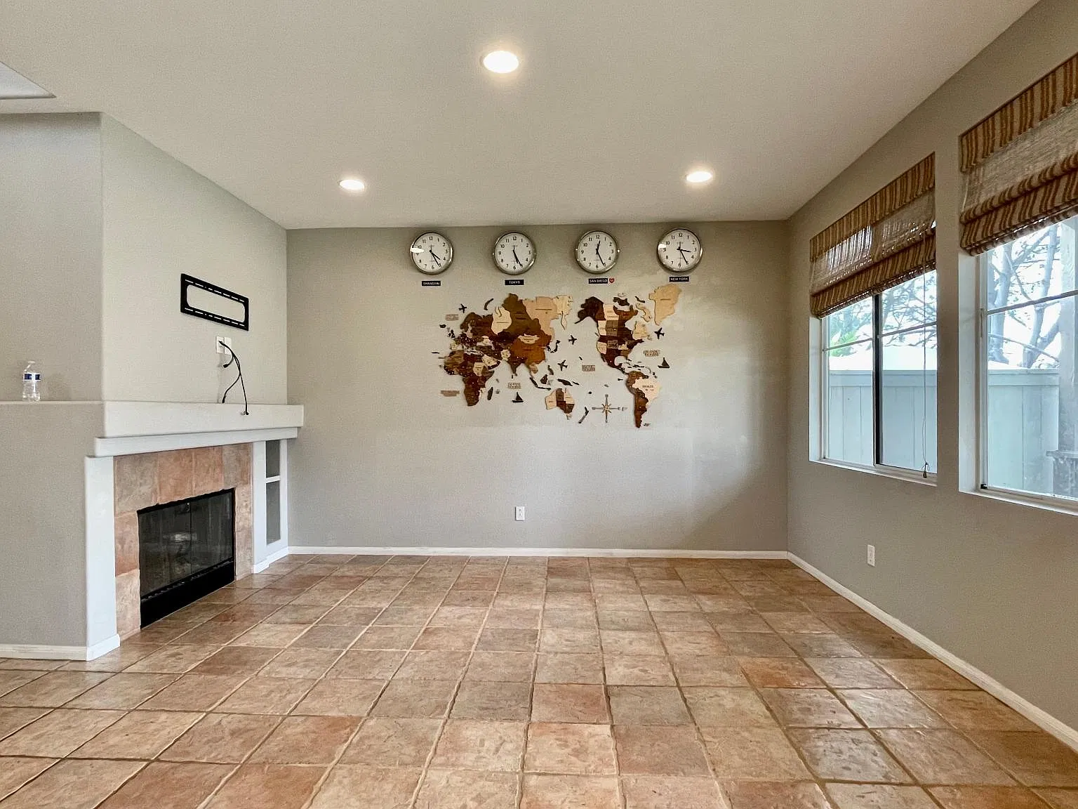 3 bed, 2.5 bath, 1621 sqft, $5,248 — Photo 2