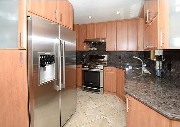 3rd image of 4 Lafayette Pl