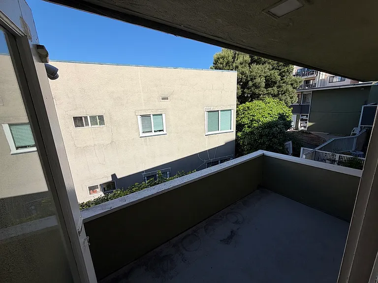 311 Lester — Photo 23