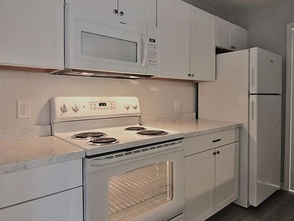5th image of 4225 Thornbriar Ln APT 105