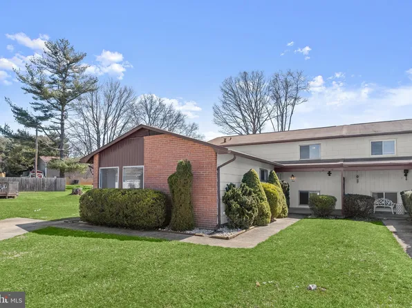 9 Hurston Ct, Baltimore, MD 21208