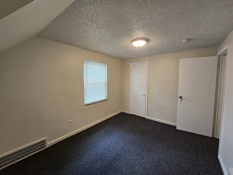15205 Maplewood Ave — Photo 29