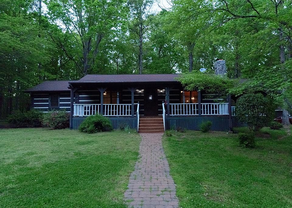 1st image of 1065 White Oak Dr