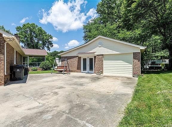5th image of 2223 Shalimar Dr