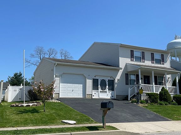 3rd image of 3253 Staunton Ave