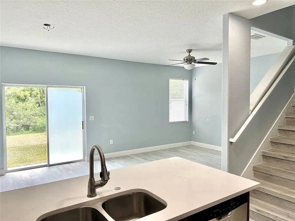 3 bed, 2.5 bath, 1626 sqft, $2,500 — Photo 3