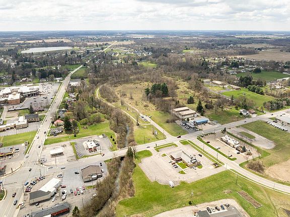 2nd image of 825 Harding Way W