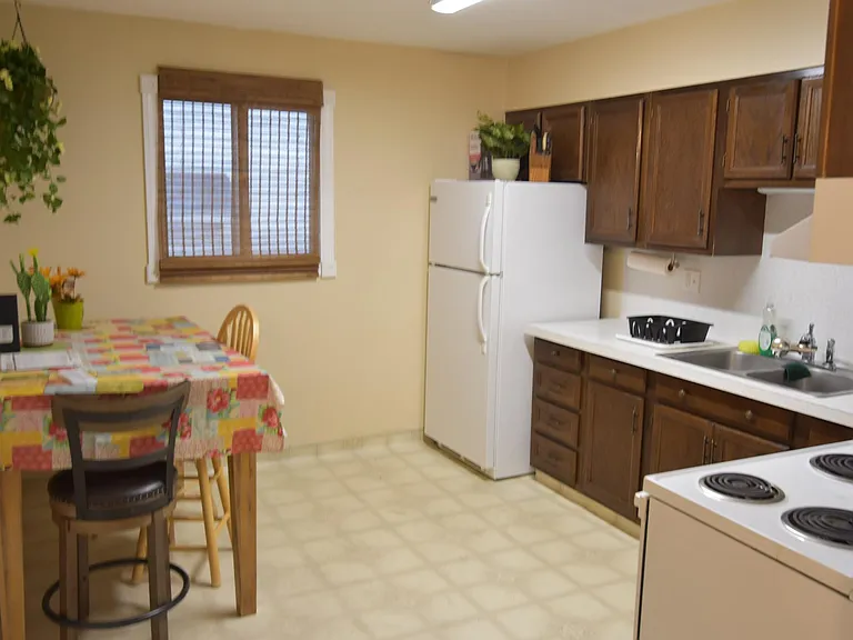 255 E Main St — Photo 14