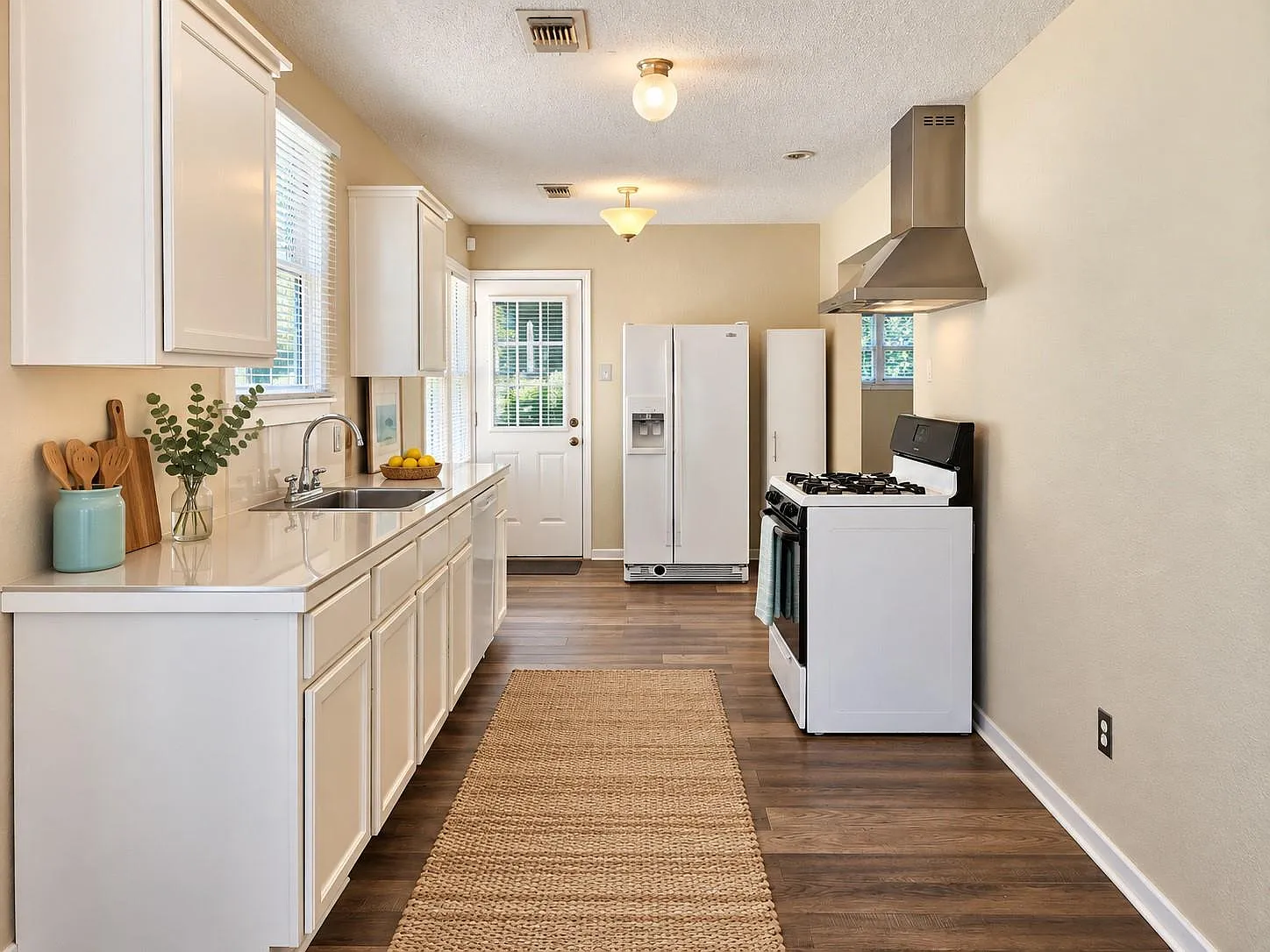 2 bed, 1.5 bath, 836 sqft, $1,445 — Photo 3