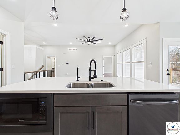 4th image of 110 Newberry Ct
