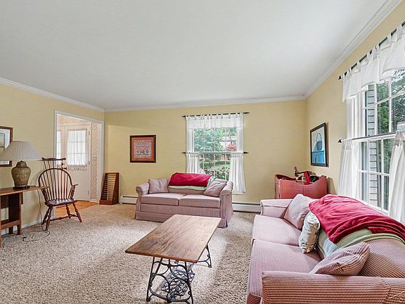 4th image of 496 Holbrook Ln