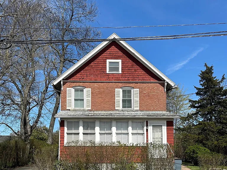 18 Devine St — Photo 1
