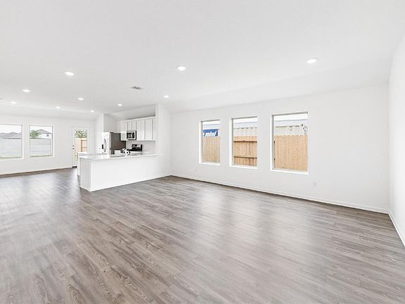 3rd image of 4706 Jasmine Heather Ln