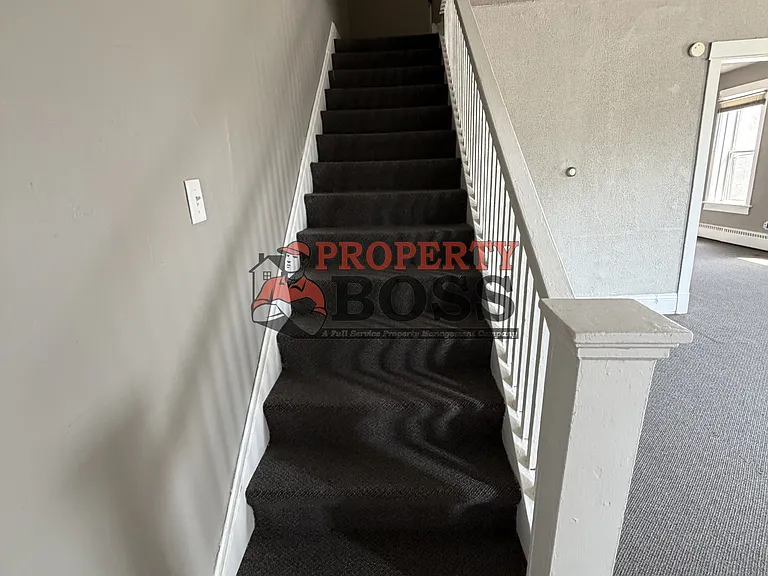 546 E 7th Ave — Photo 2