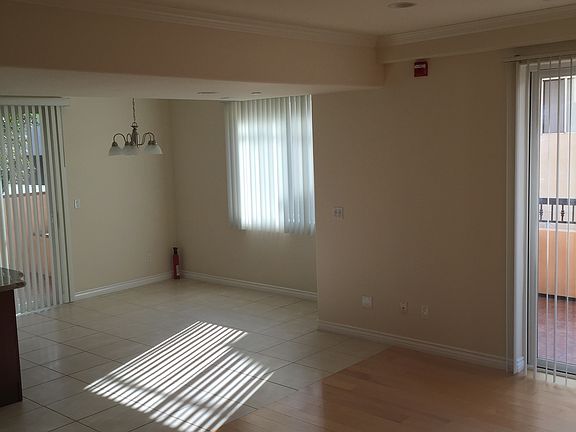 4th image of 614 E Tujunga Ave APT 104
