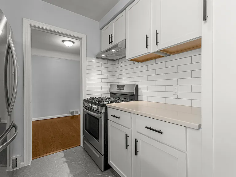 21311 Outer Dr — Photo 10