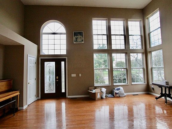 2nd image of 817 Dunvegan Cir
