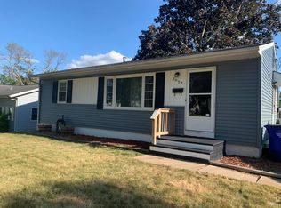 2033 Sharwood Dr NE, Cedar Rapids, IA 52402