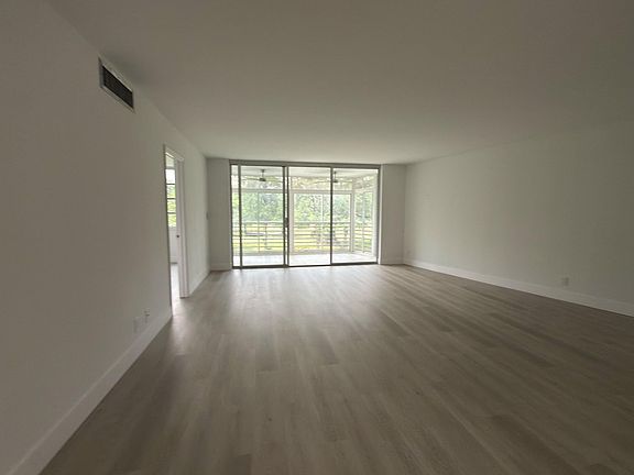 4th image of 625 Oaks Drive #305