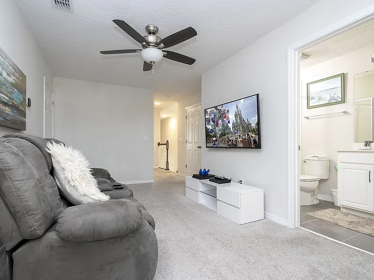Carey Palm Cir — Photo 20