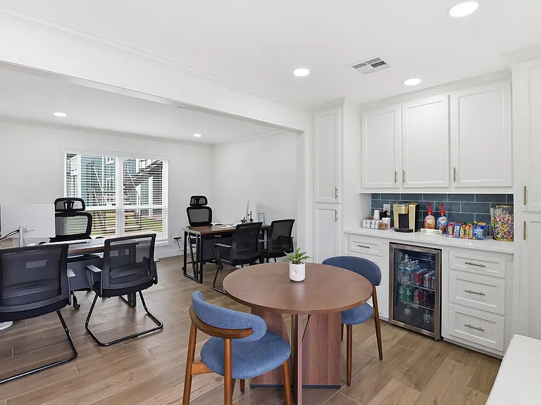 Henderson Grove Apartments — Photo 5
