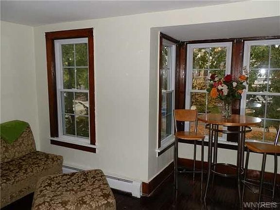 2nd image of 136 Richmond Ave #2