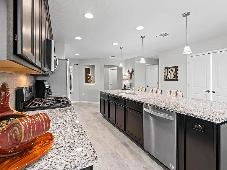 418 Fannin Ct — Photo 13