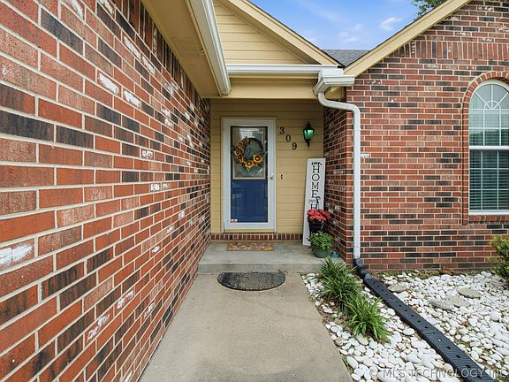 3rd image of 309 Heritage Dr