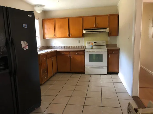 639 Woodburn Dr, Fayetteville, NC 28311