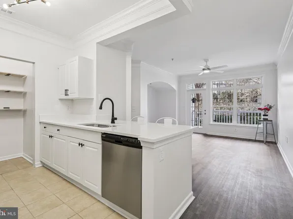 504 Sunset View Ter SE Unit 104, Leesburg, VA 20175