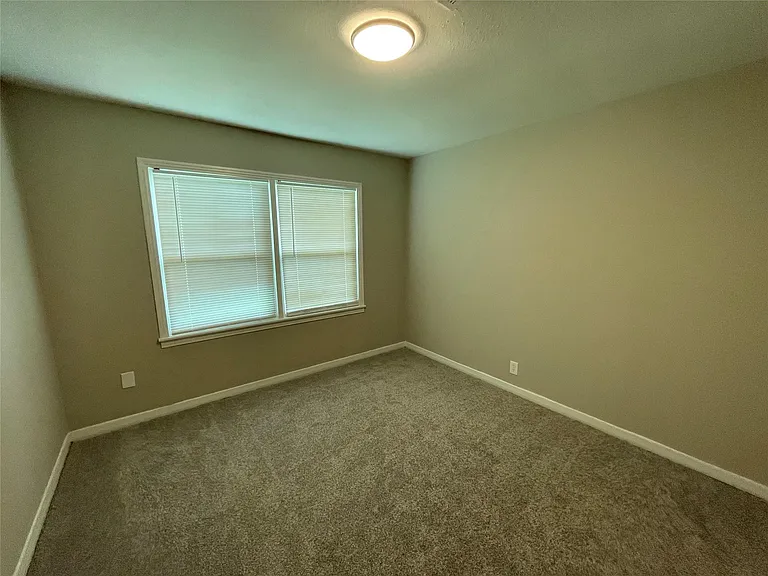 2526 Jackson St — Photo 13
