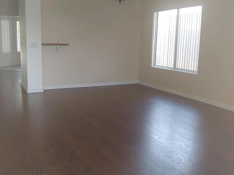 1110 W Raven Dr — Photo 2