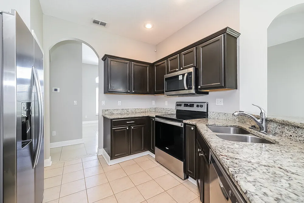 4 bed, 3.0 bath, 2220 sqft, $2,360 — Photo 4