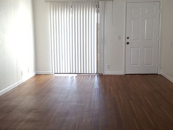 5th image of 4437 52nd St APT 05