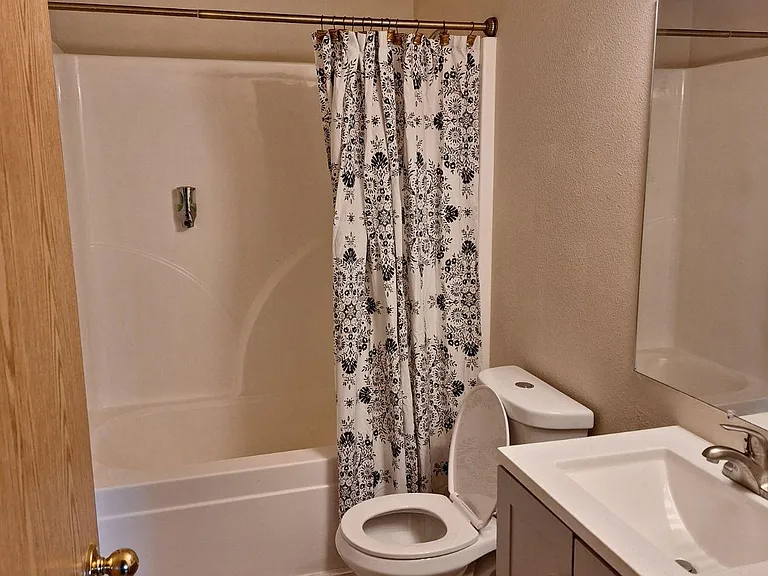 685 E Rolling Hills Dr — Photo 7